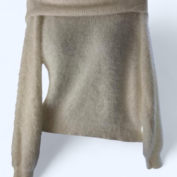 H&M Divided Cream Off-the-Shoulder Fuzzy Sweater M - Picture 1 of 3